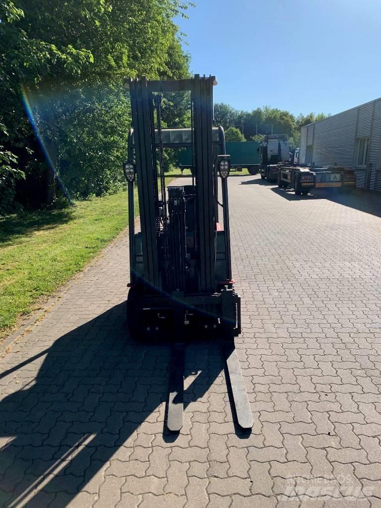 Manitou ME318 Electric forklift trucks