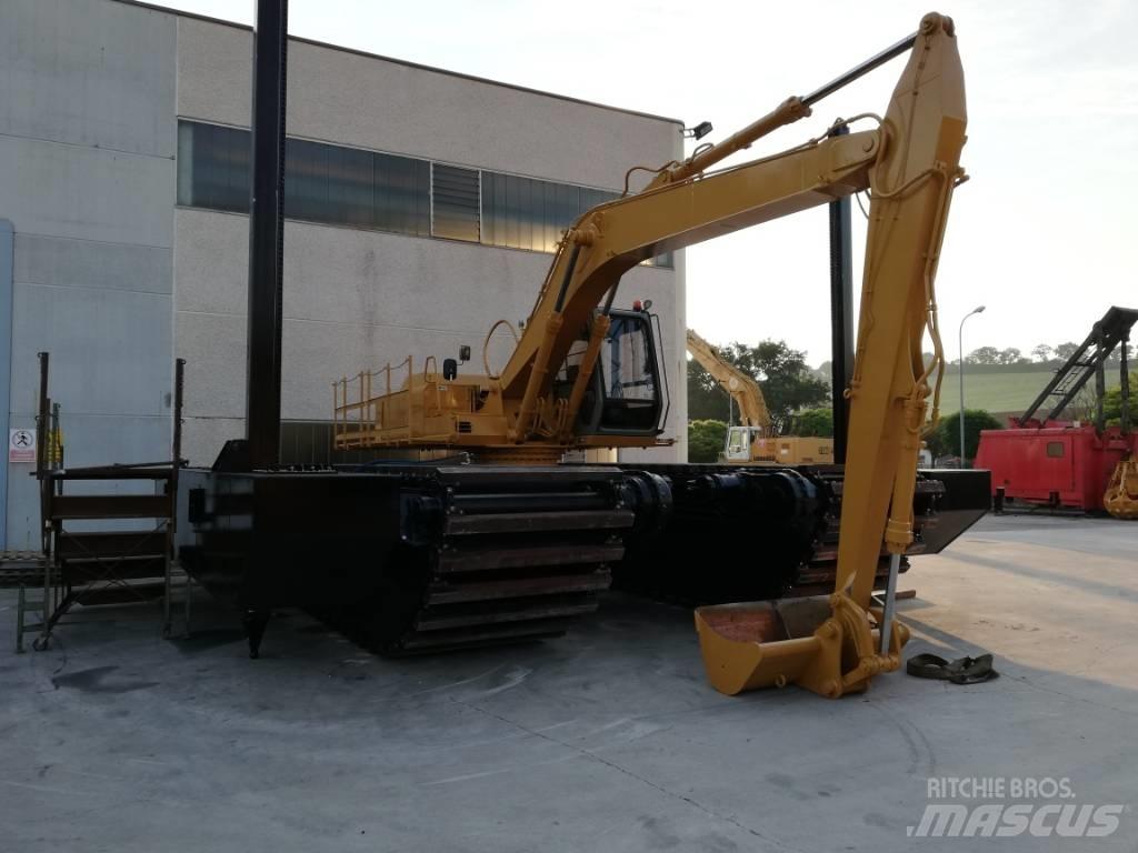 Hitachi MA 125 Amphibious Excavators