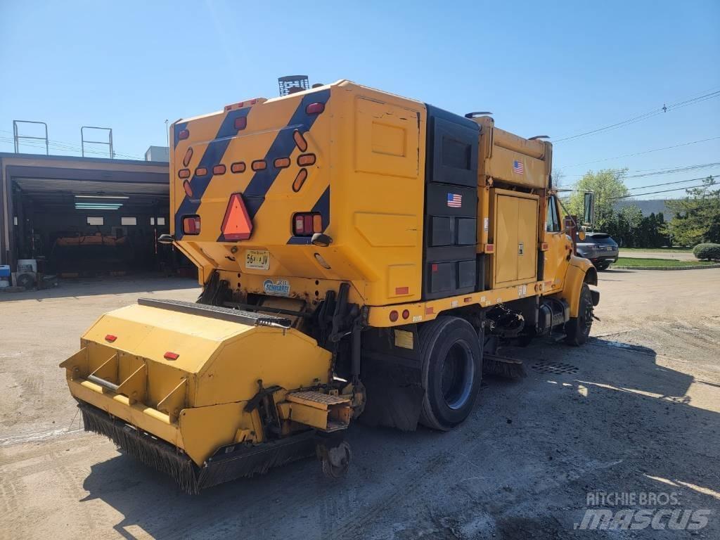 International 4700 Sweeper trucks