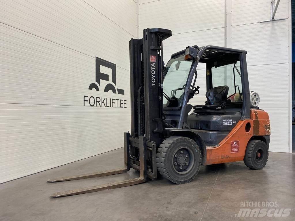 Toyota 02-8FGF30 LPG trucks