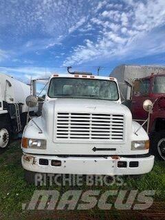 International 4700 Flatbed / Dropside trucks
