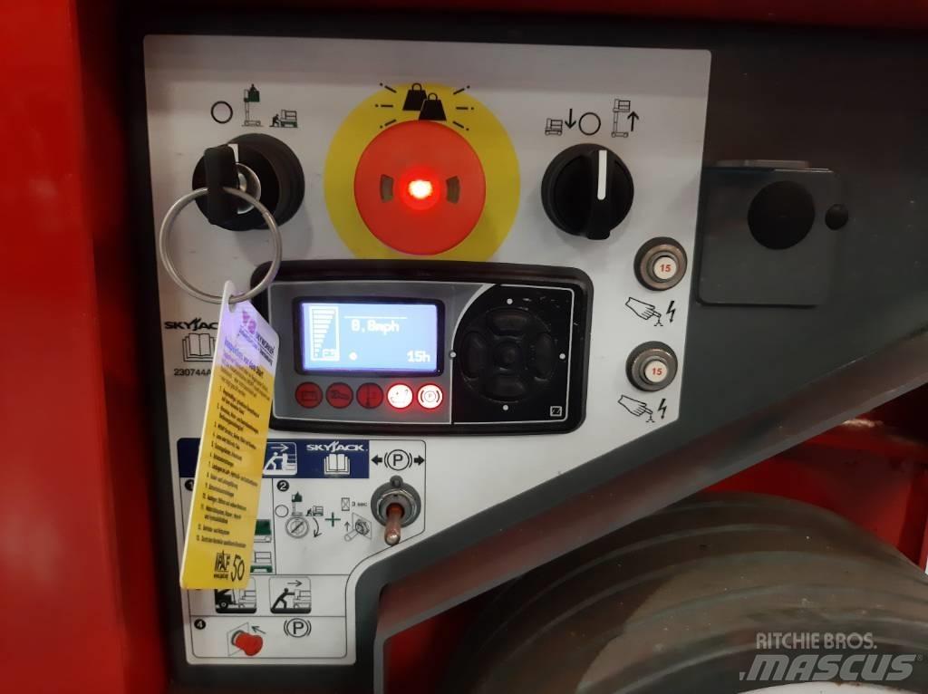 SkyJack SJ12 E Used Personnel lifts and access elevators