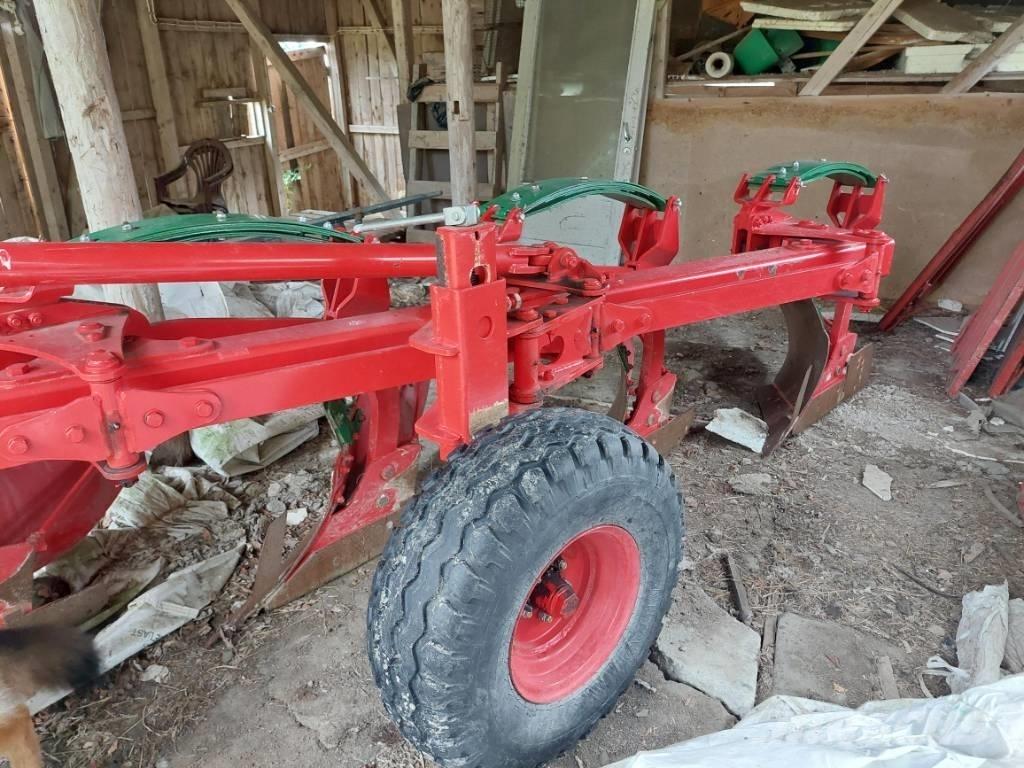 Unia TUR VARIO 5 R Ploughs