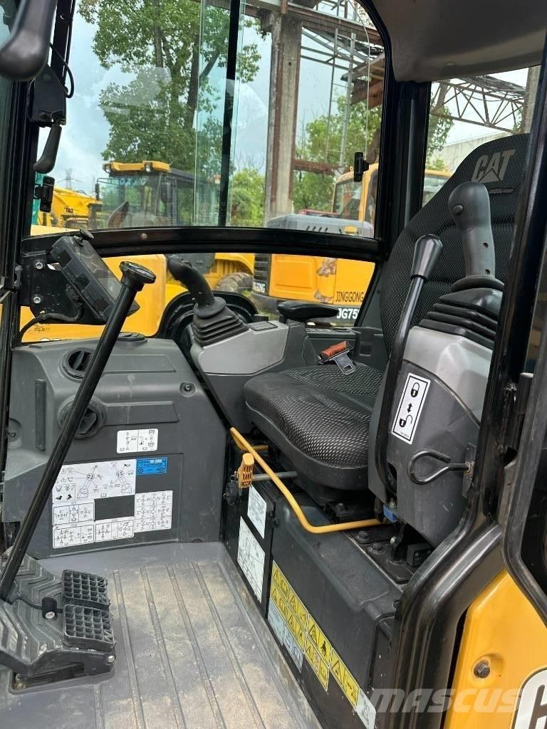 CAT 302 Mini excavators < 7t (Mini diggers)