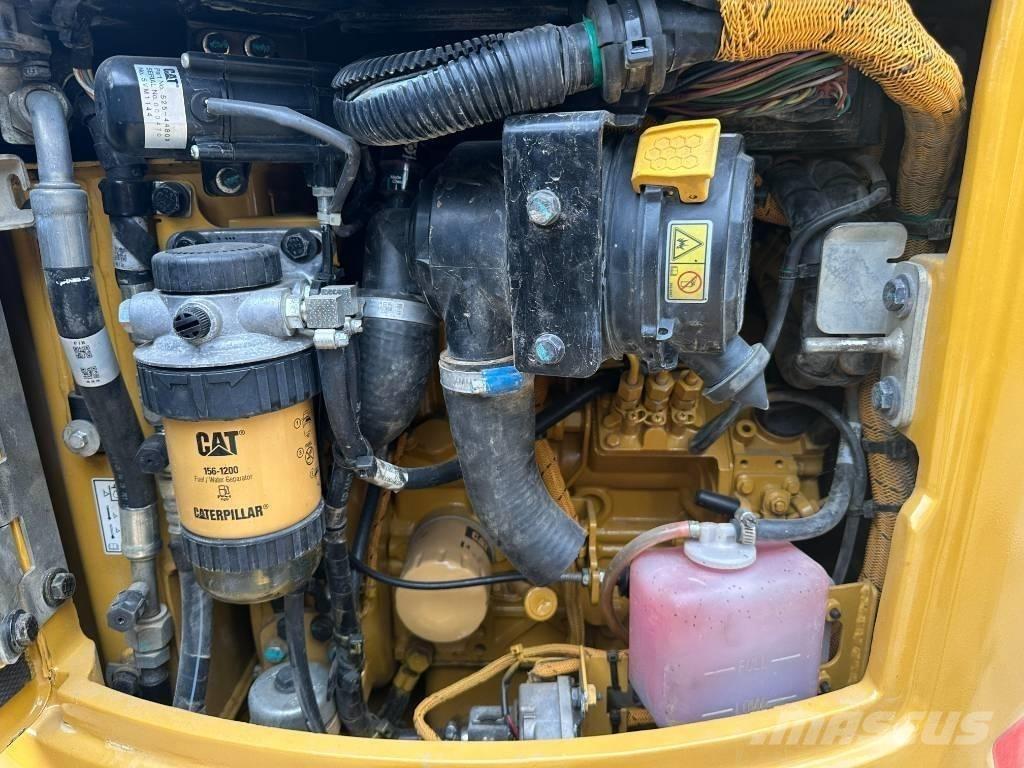 CAT 302 Mini excavators < 7t (Mini diggers)