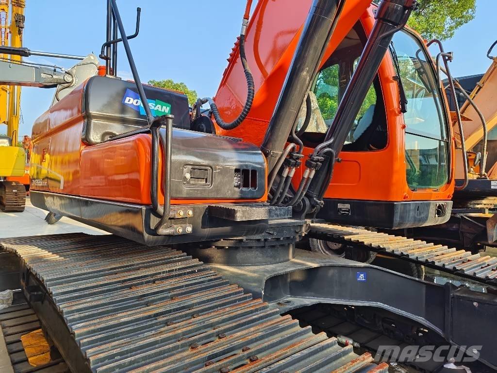 Doosan DX 225 LC Crawler excavators