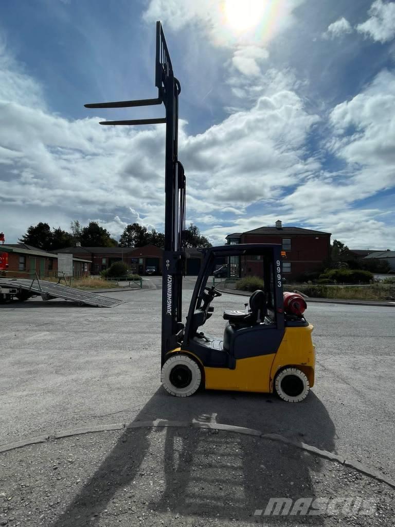 Jungheinrich TFG 320 LPG trucks