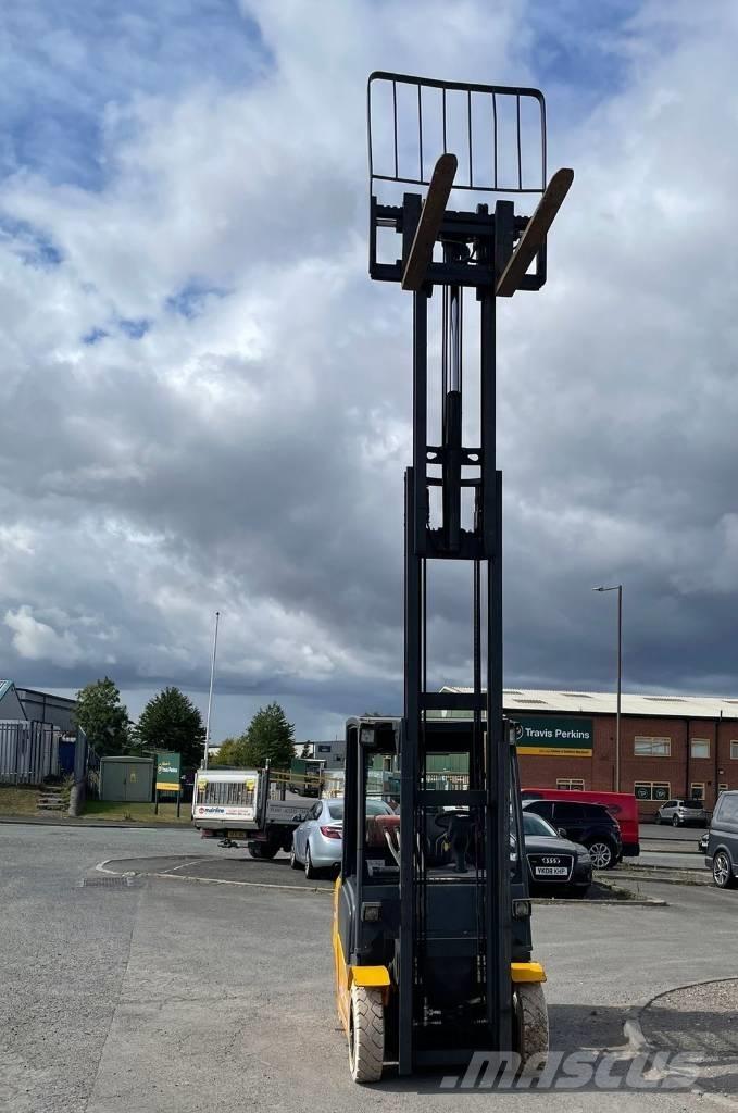 Jungheinrich TFG 320 LPG trucks