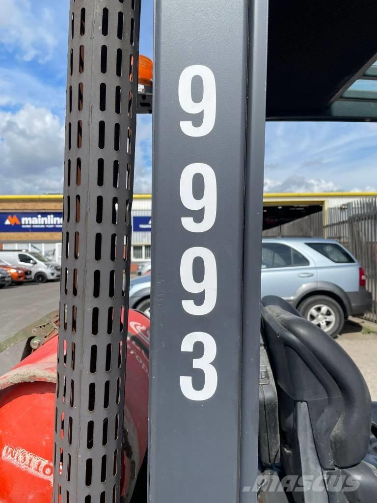 Jungheinrich TFG 320 LPG trucks