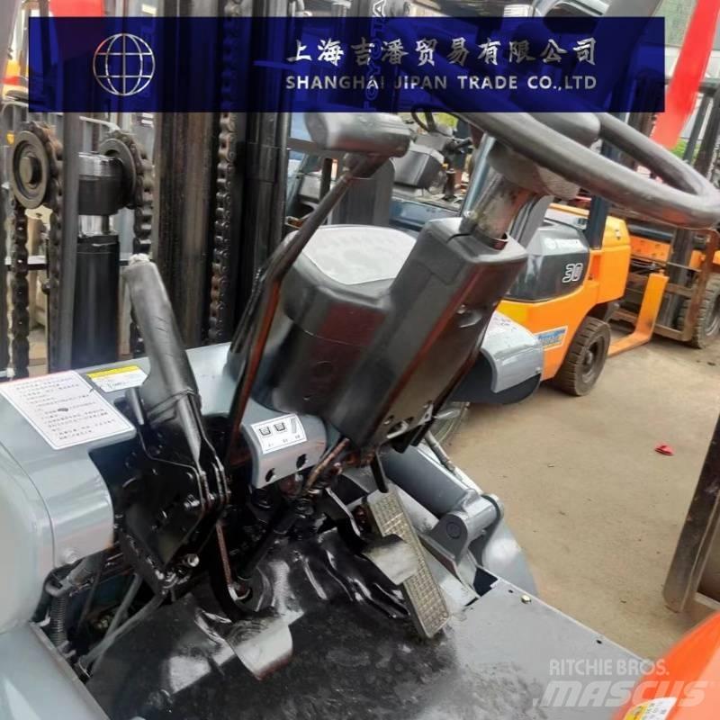 Toyota 6 F Diesel trucks