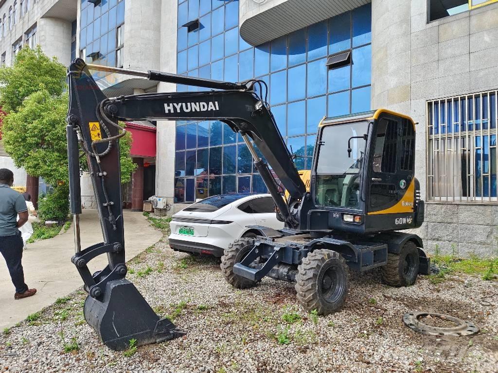 CAT R60W Wheeled excavators