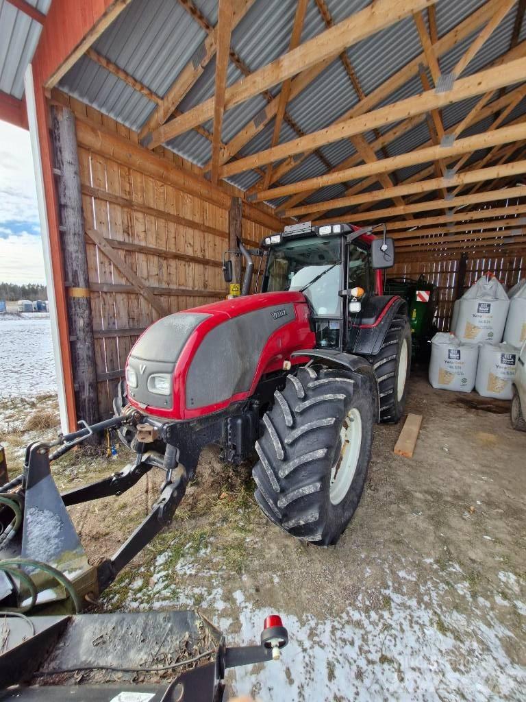 Valtra T 151 hitchec Tractors