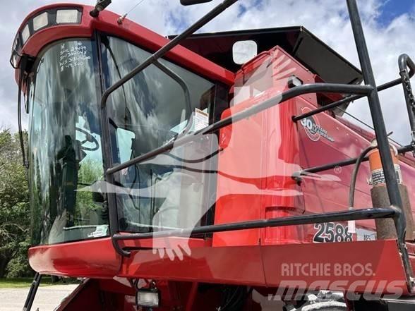 Case IH 2588 Combine harvesters