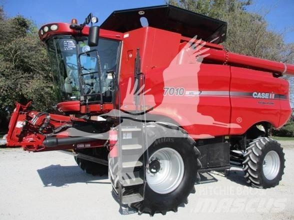 Case IH 7010 Combine harvesters