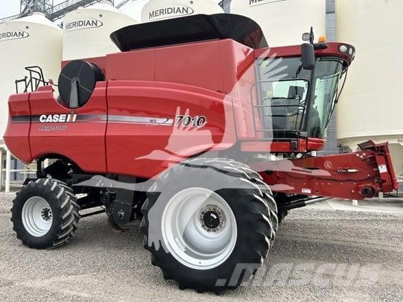 Case IH 7010 Combine harvesters