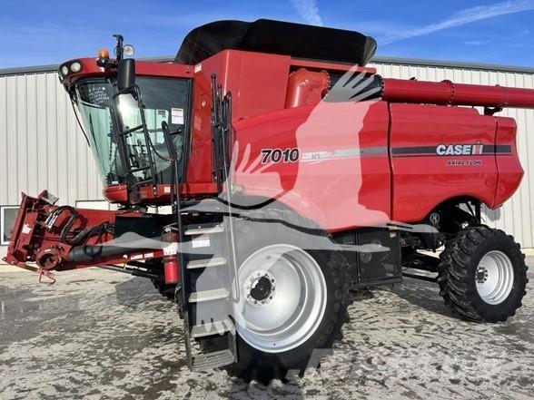 Case IH 7010 Combine harvesters