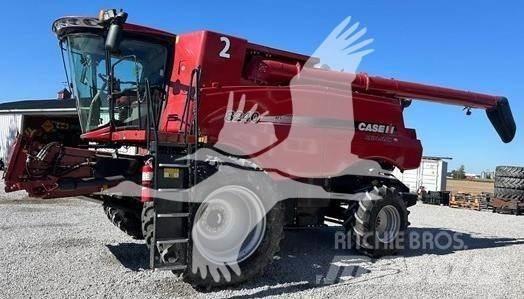 Case IH 8240 Combine harvesters