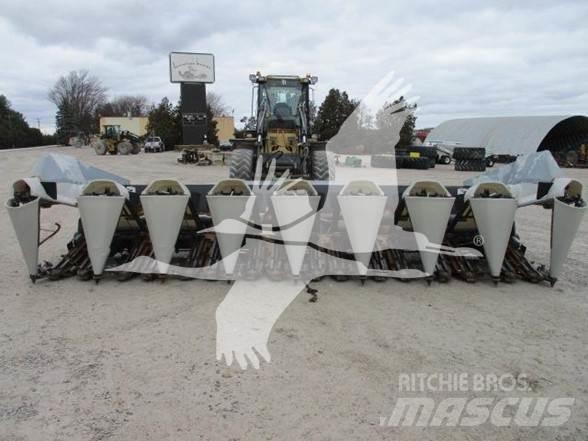 Gleaner 3000 Combine harvester heads