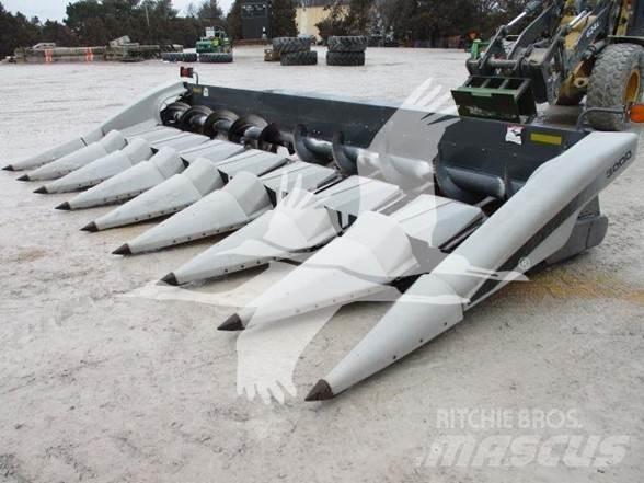 Gleaner 3000 Combine harvester heads