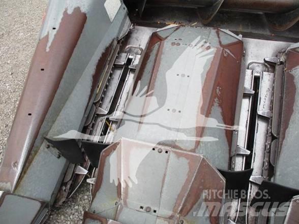 Gleaner 830 Combine harvester heads