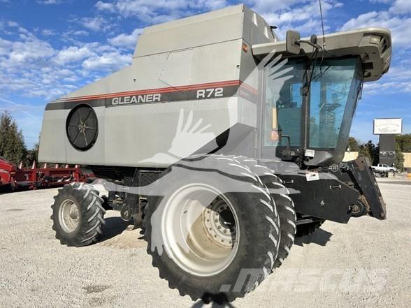 Gleaner R72 Combine harvesters