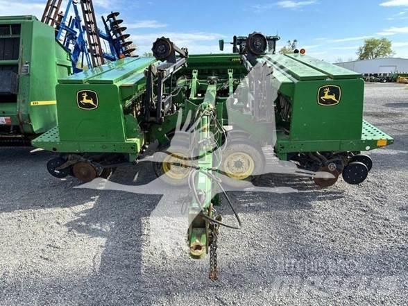 John Deere 455 Drills