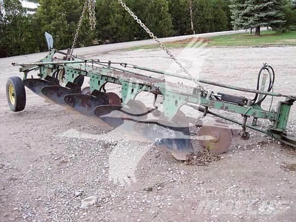 John Deere 514 Reversible ploughs