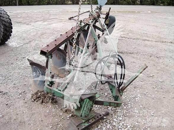 John Deere 514 Reversible ploughs
