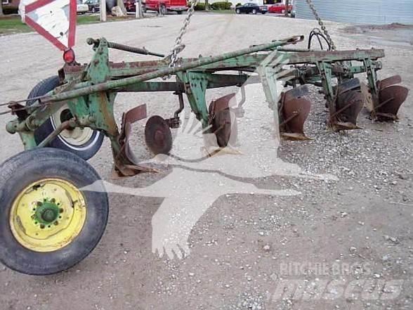 John Deere 514 Reversible ploughs