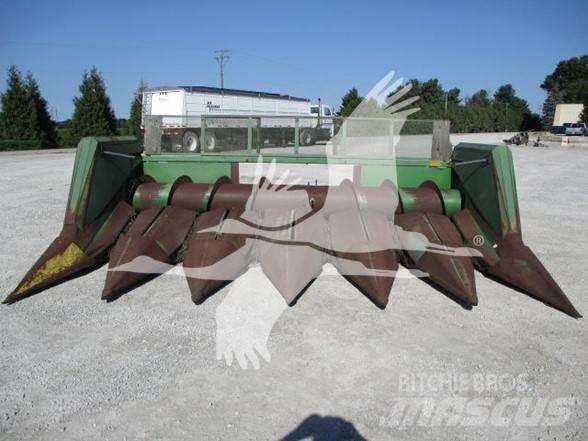 John Deere 653 Combine harvester heads