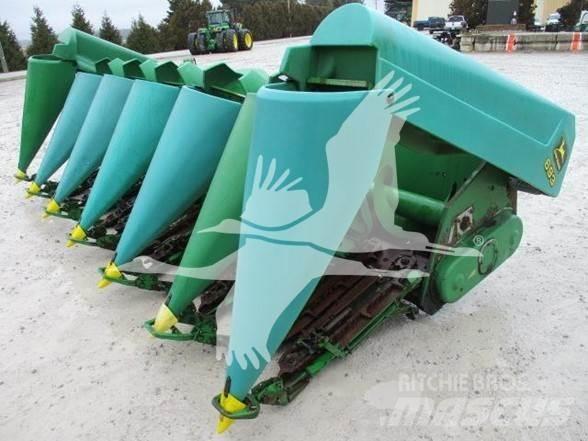 John Deere 693 Combine harvester heads