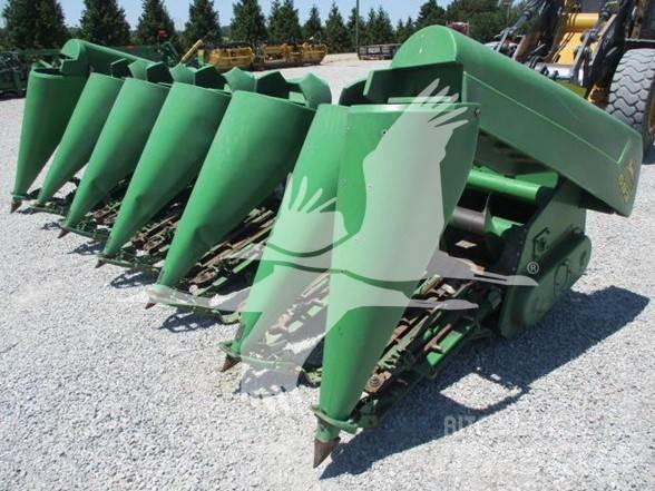 John Deere 693 Combine harvester heads