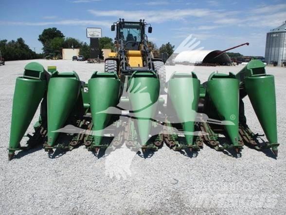 John Deere 693 Combine harvester heads