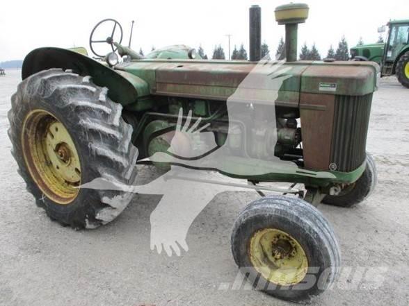 John Deere 820 Tractors