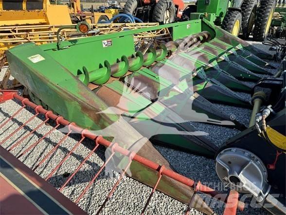 John Deere 843 Combine harvester heads