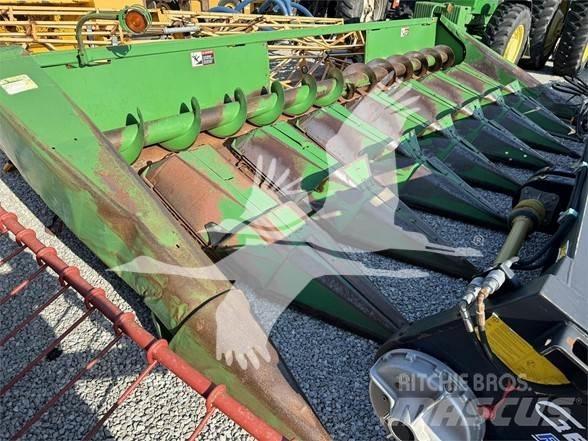John Deere 843 Combine harvester heads