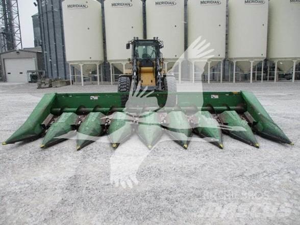 John Deere 843 Combine harvester heads