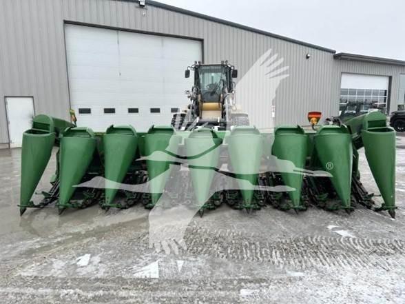 John Deere 893 Combine harvester heads