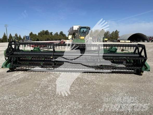 John Deere 920 Combine harvester heads