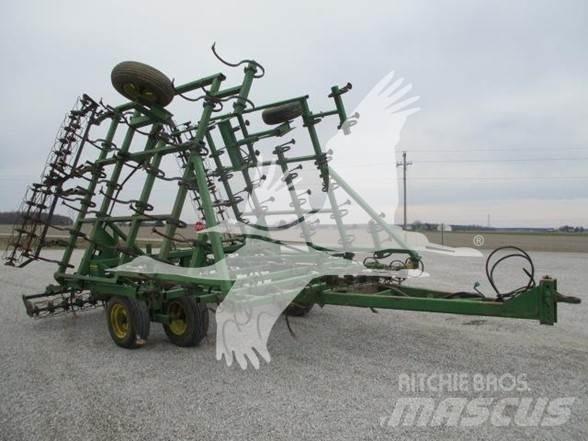 John Deere 960 Cultivators