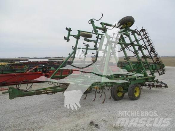 John Deere 960 Cultivators
