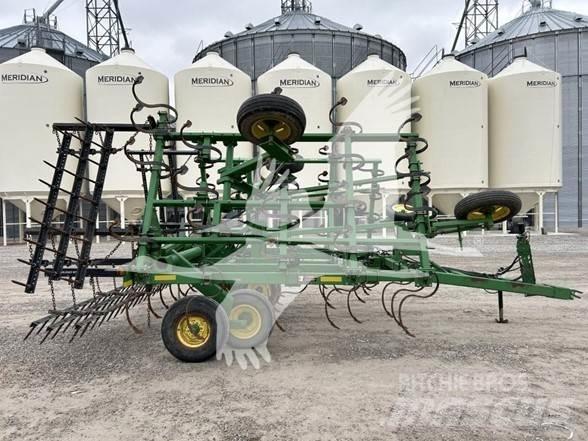 John Deere 980 Cultivators
