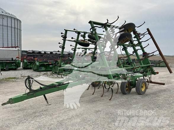 John Deere 980 Cultivators