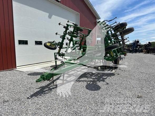 John Deere 980 Cultivators