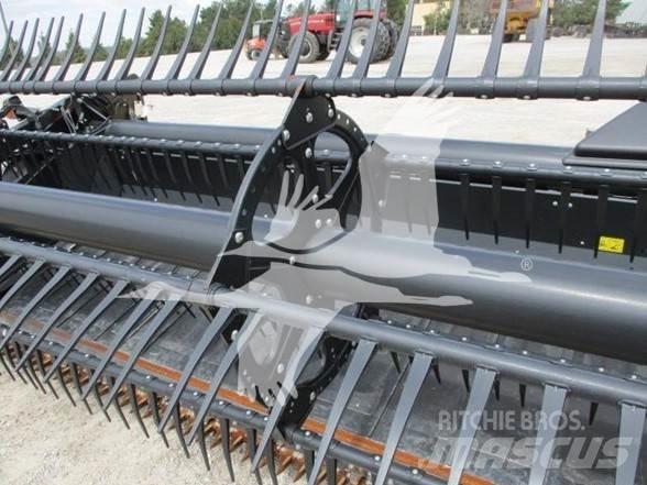 MAC DON FD135 Combine harvester heads