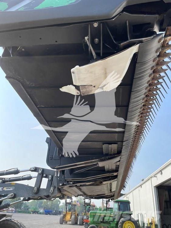 MAC DON FD135 Combine harvester heads