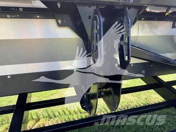 MAC DON FD240 Combine harvester heads