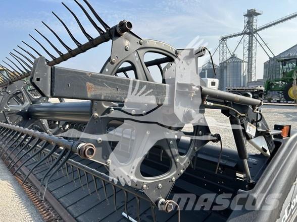 MAC DON FD70 Combine harvester heads