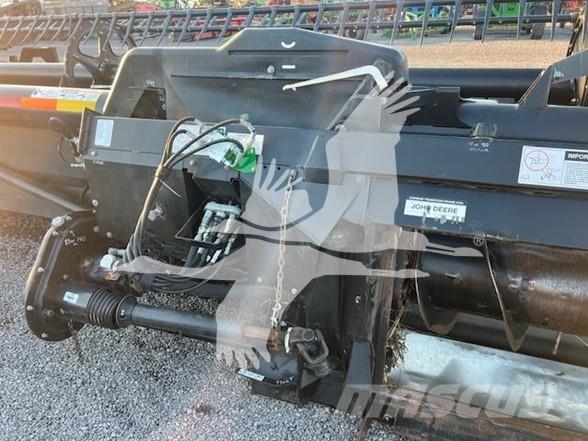 MAC DON FD70 Combine harvester heads