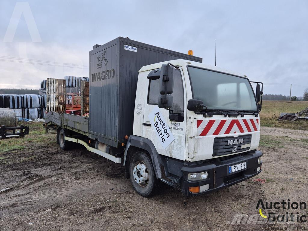 MAN LE 12.220 Flatbed / Dropside trucks